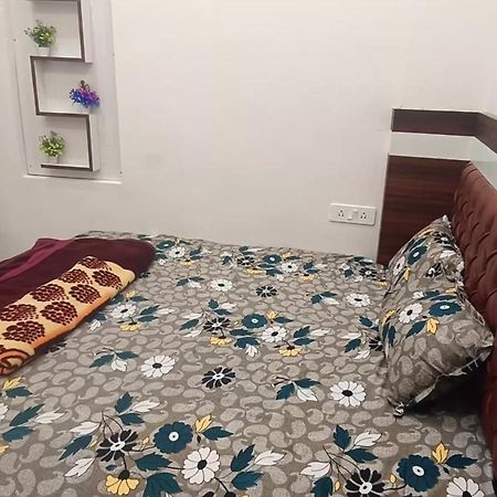 Goenka Home Stay Barsana Chhata Luaran gambar