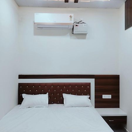 Goenka Home Stay Barsana Chhata Luaran gambar