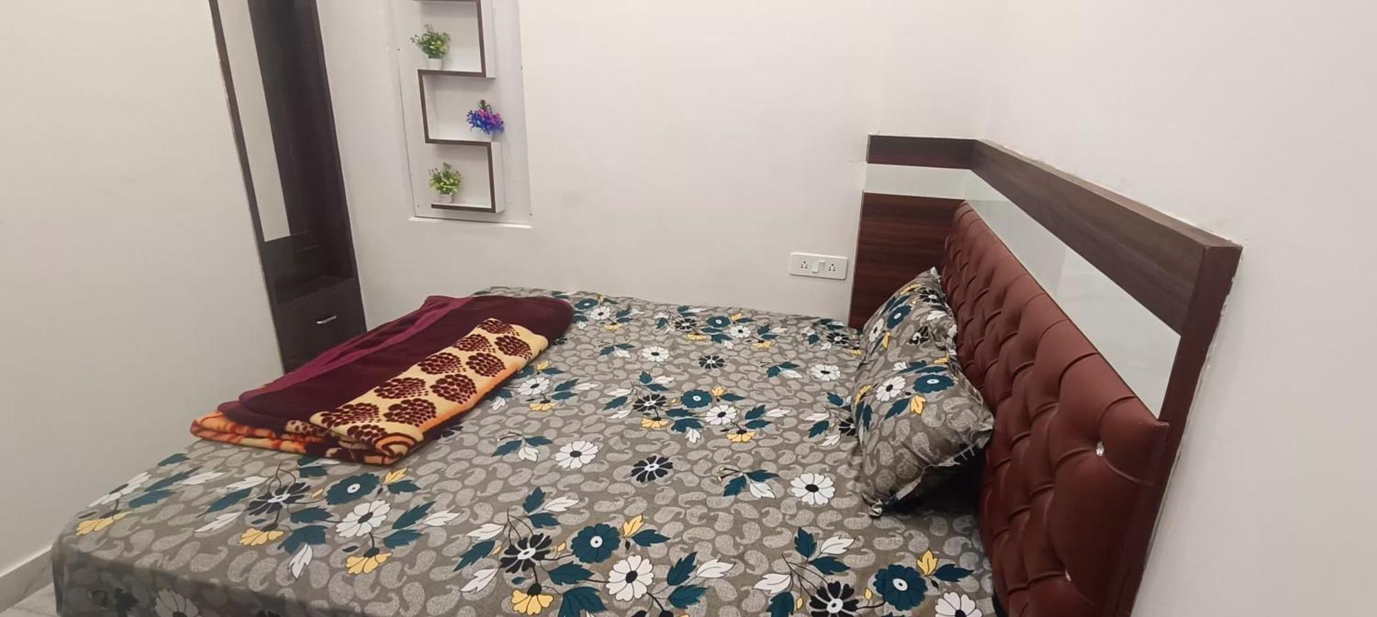 Goenka Home Stay Barsana Chhata Luaran gambar
