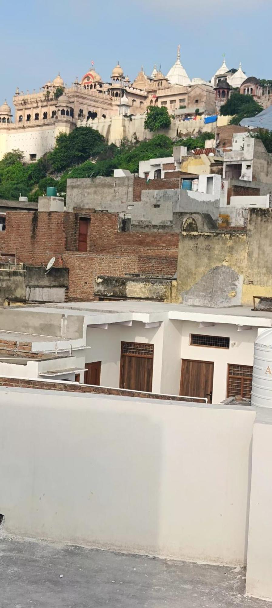 Goenka Home Stay Barsana Chhata Luaran gambar