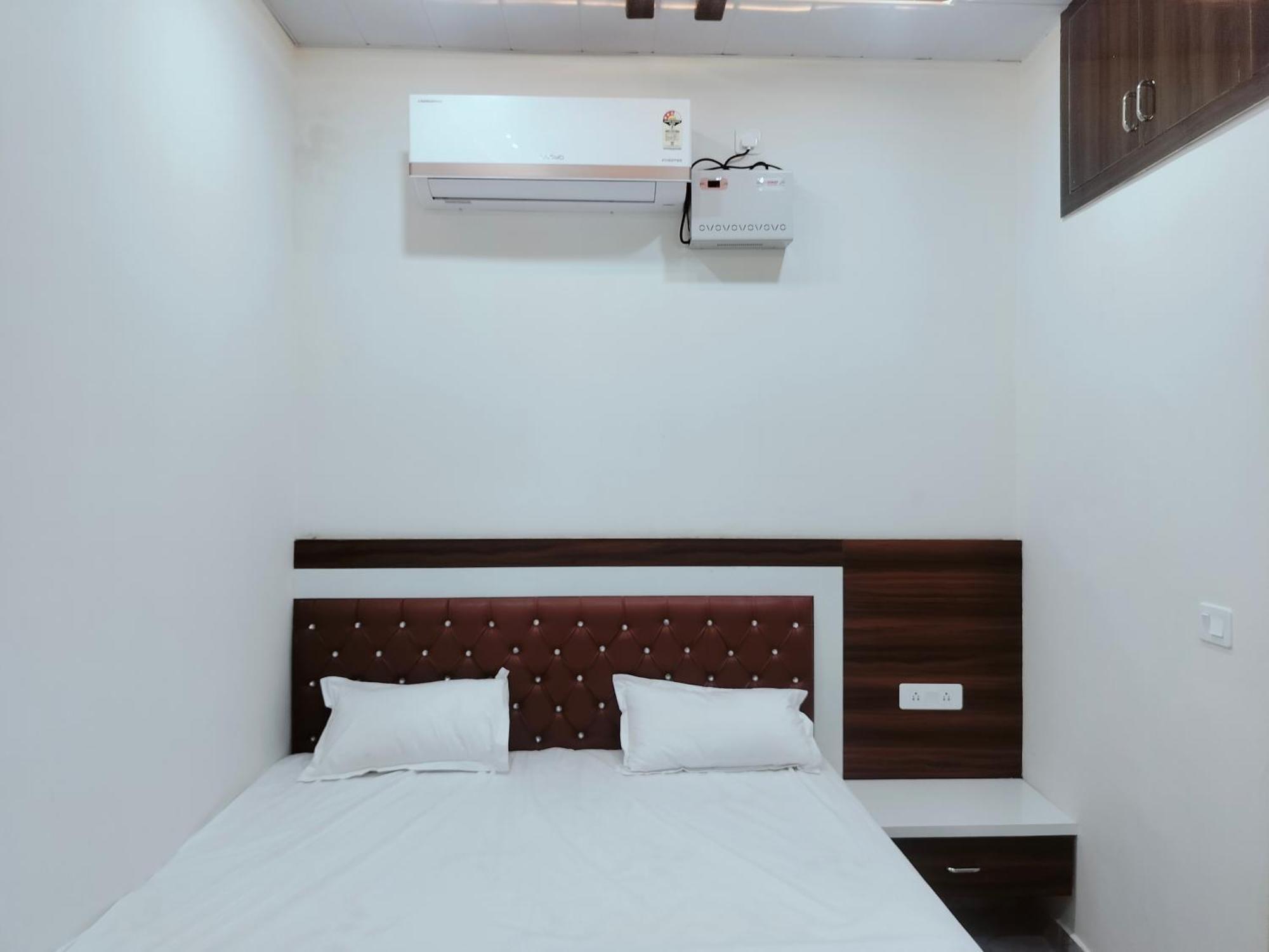 Goenka Home Stay Barsana Chhata Luaran gambar